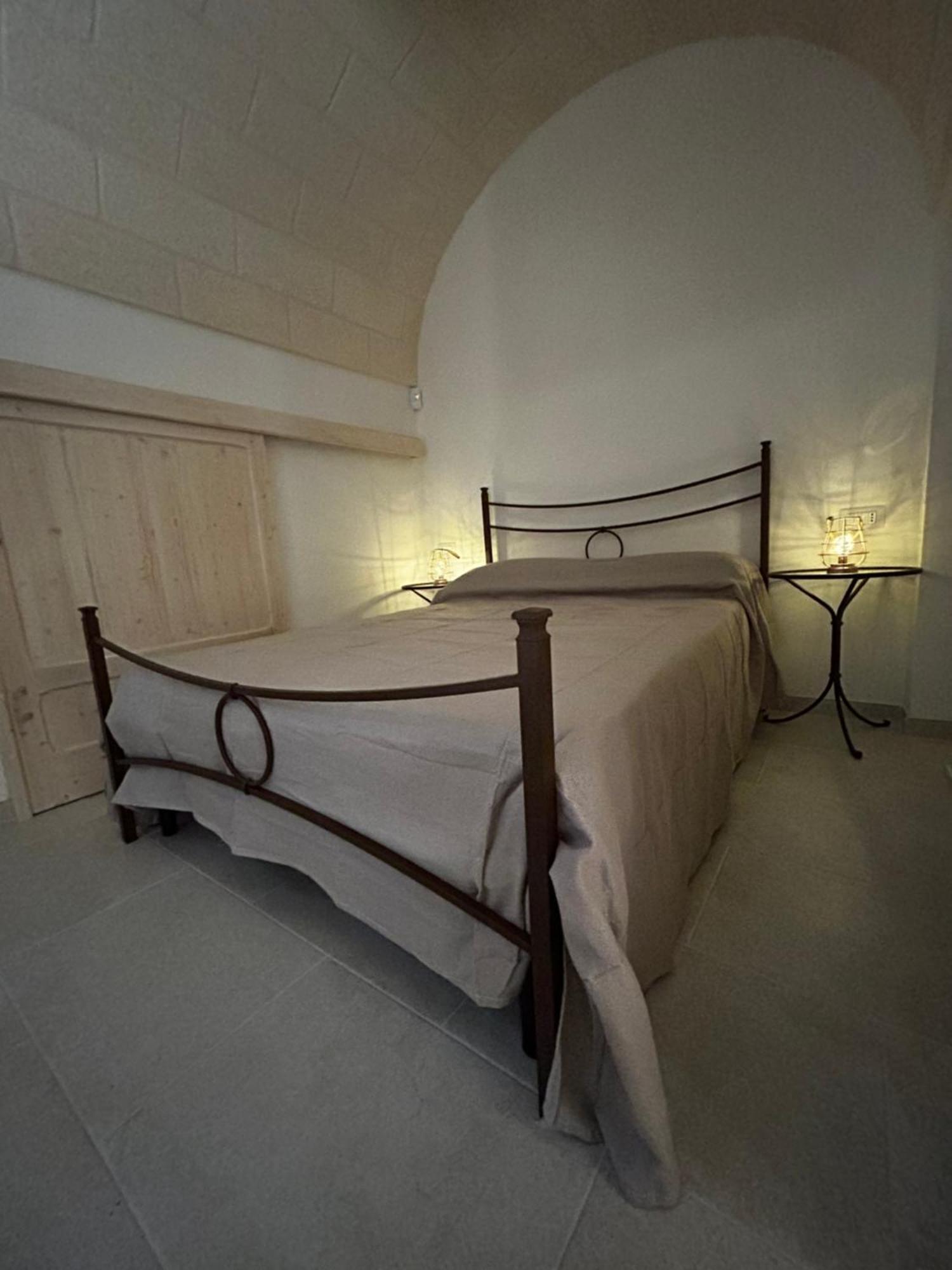 Il Trullo Di Bina Bed and Breakfast Pezze Di Greco Exteriör bild