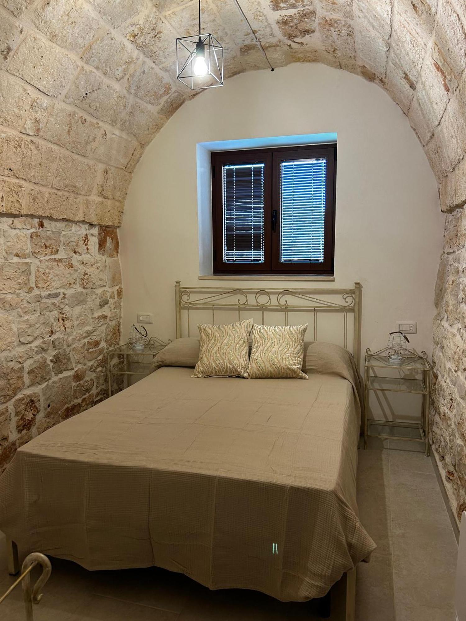 Il Trullo Di Bina Bed and Breakfast Pezze Di Greco Exteriör bild