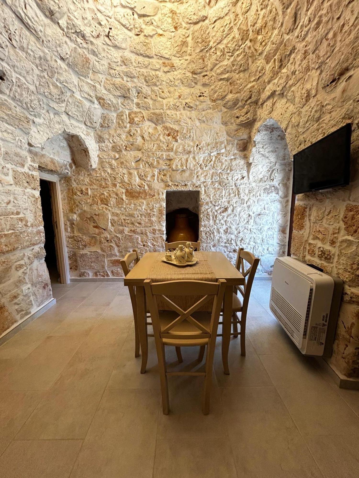 Il Trullo Di Bina Bed and Breakfast Pezze Di Greco Exteriör bild