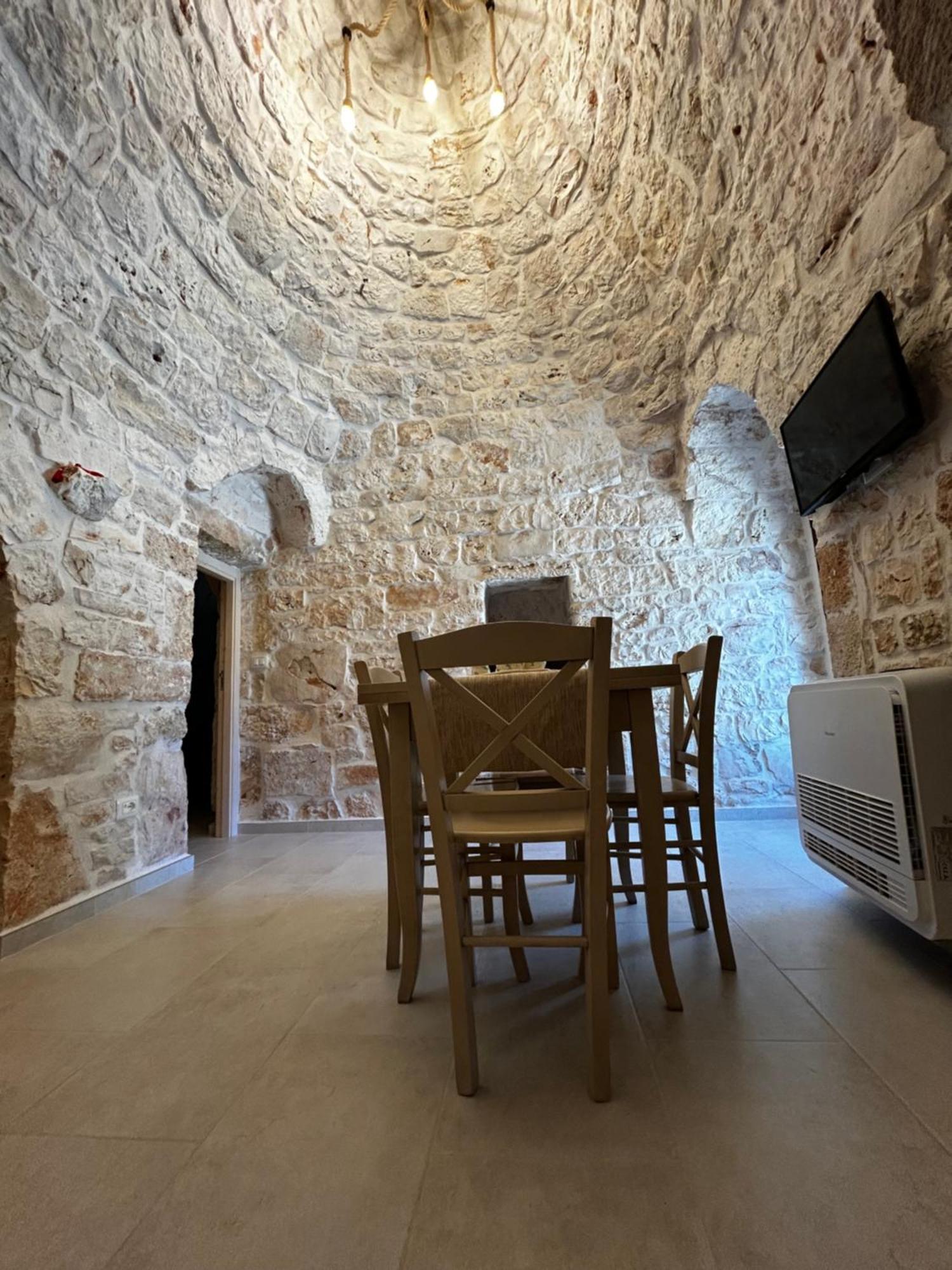 Il Trullo Di Bina Bed and Breakfast Pezze Di Greco Exteriör bild