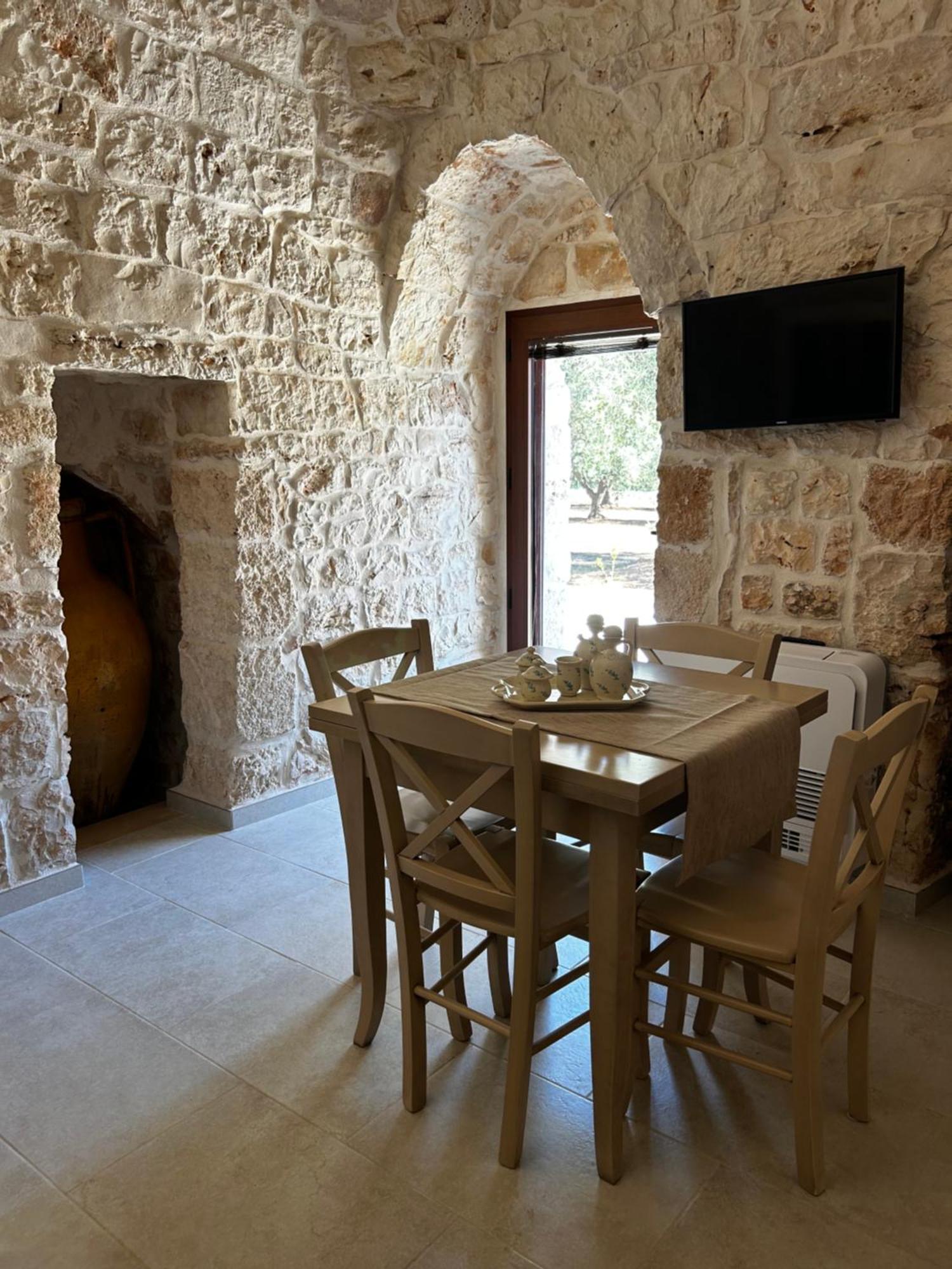Il Trullo Di Bina Bed and Breakfast Pezze Di Greco Exteriör bild