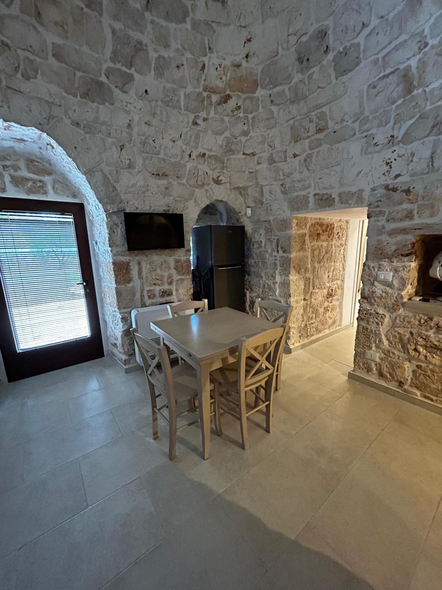 Il Trullo Di Bina Bed and Breakfast Pezze Di Greco Exteriör bild