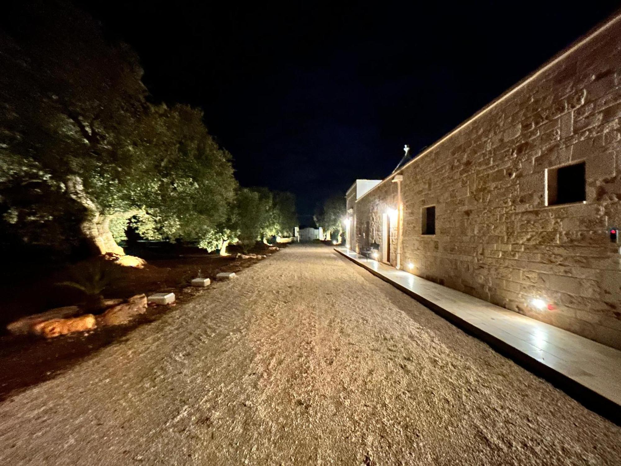 Il Trullo Di Bina Bed and Breakfast Pezze Di Greco Exteriör bild