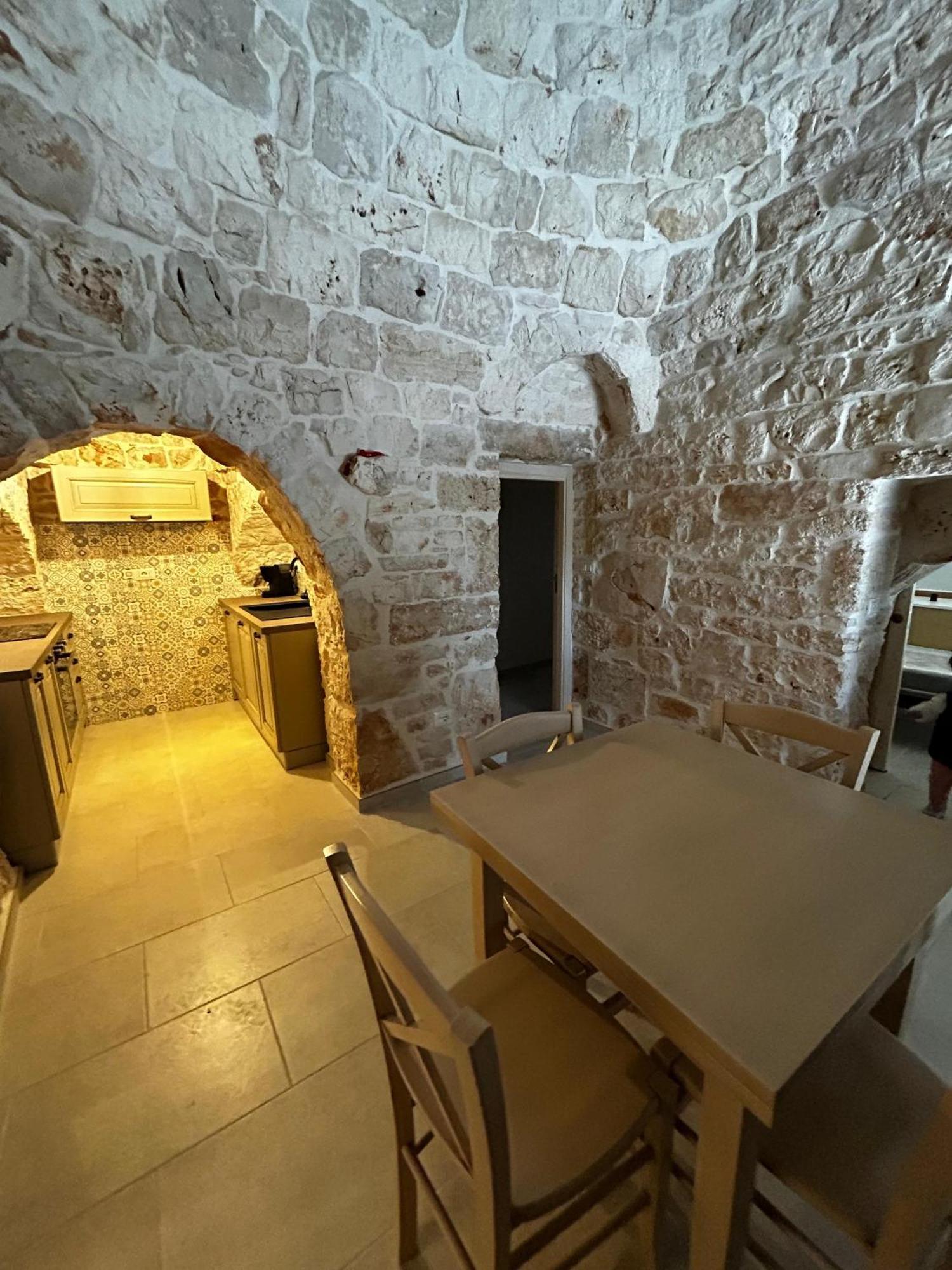 Il Trullo Di Bina Bed and Breakfast Pezze Di Greco Exteriör bild