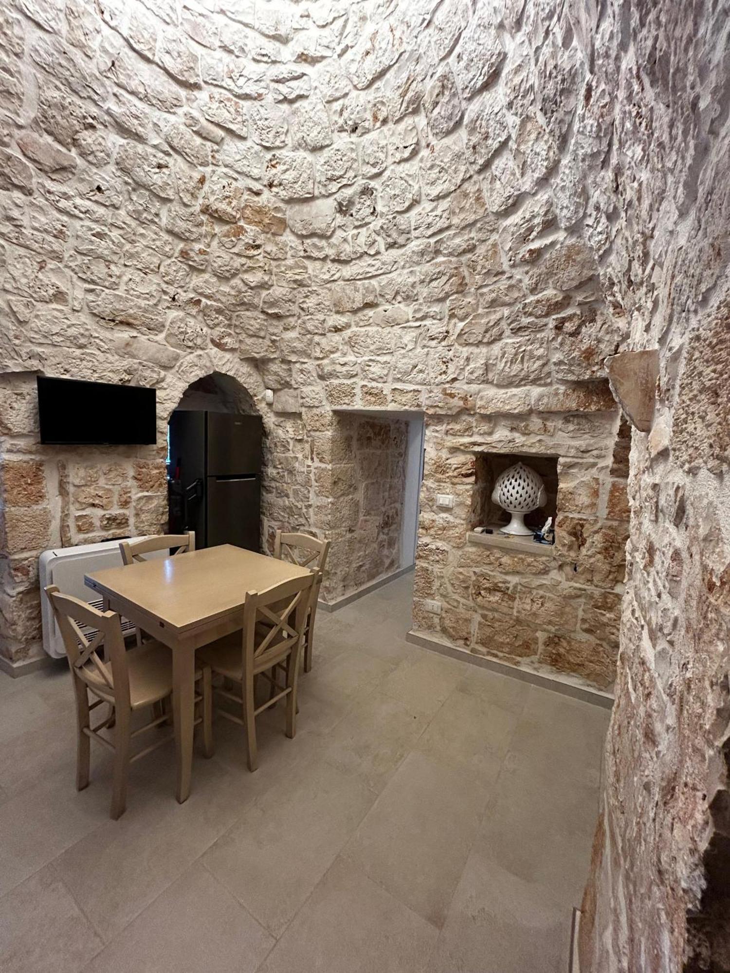 Il Trullo Di Bina Bed and Breakfast Pezze Di Greco Exteriör bild